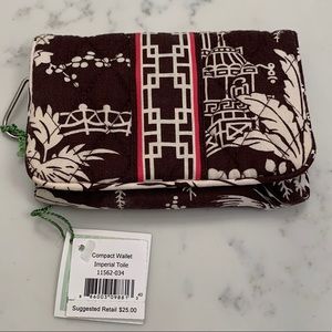 NWT! Vera Bradley compact wallet in imperial toile.